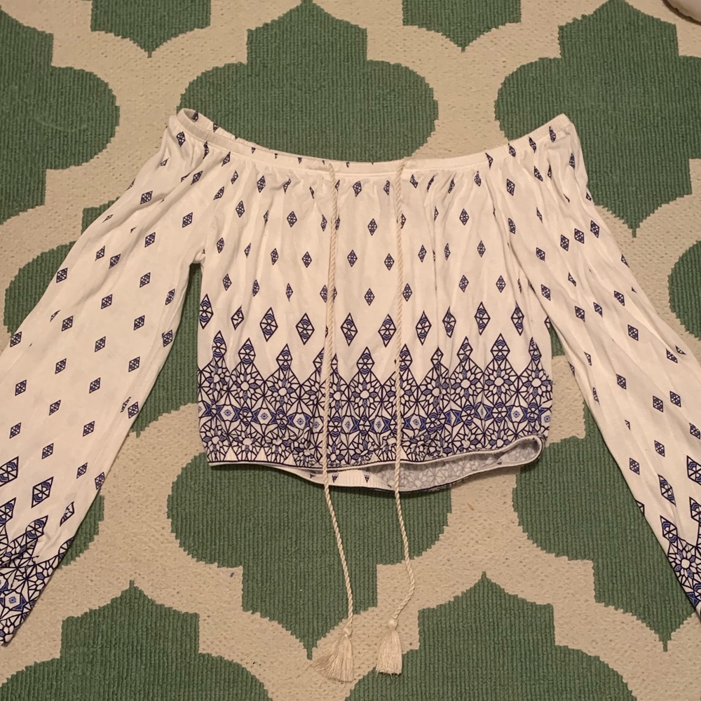 off the shoulder long sleeve crop top
